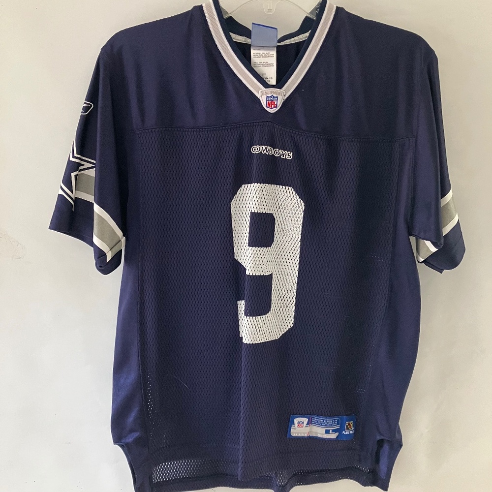 T shirt.  ROMO